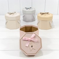 Коробка Восьмиугольная 13,3*13,3*11,5 с ручками и бантиком (микс 19) 1/4 1/48 Арт: 721814/19