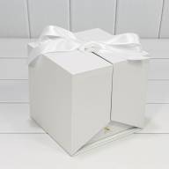 Коробка Куб 18,8*18,8*18,4 &quot;Сюрприз&quot; с атласной лентой Белый 1/12 Арт: 720172/1 - Коробка Куб 18,8*18,8*18,4 "Сюрприз" с атласной лентой Белый 1/12 Арт: 720172/1