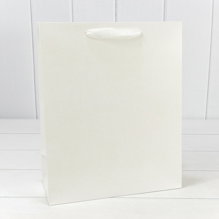 Пакет подарочный Белый 26*32*13 230г 1/20 1/240 Арт: 000200C